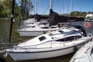 wynajem jachtu maxus 33