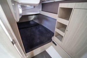 maxus 33 jacht wnętrze